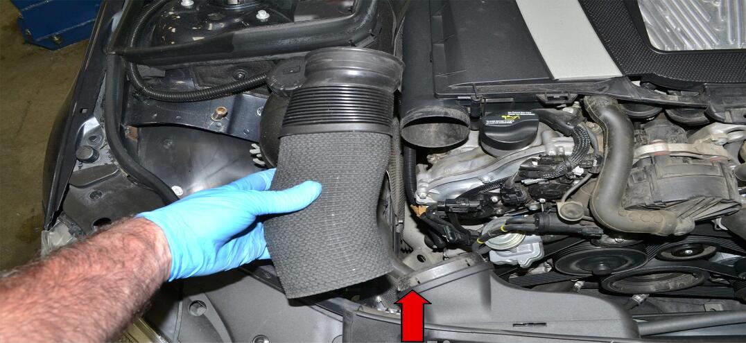 How to Remove Benz C Class W204 Engine Cover