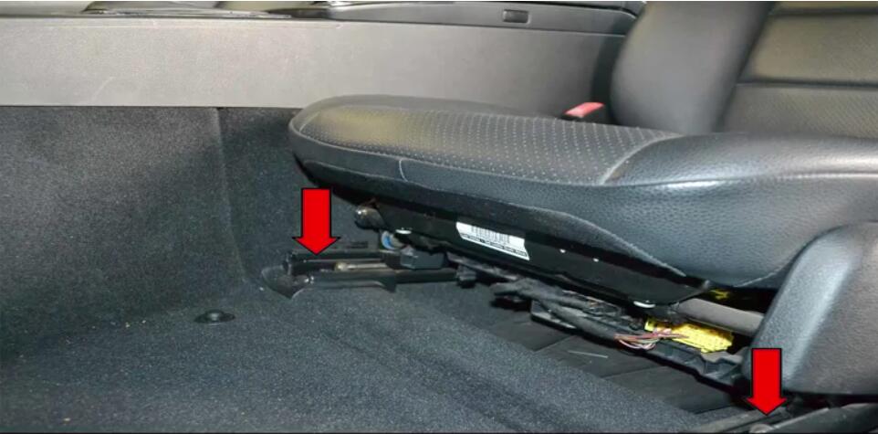 How to Replace Bench Seats for Benz W204
