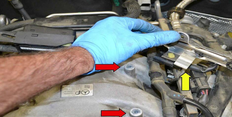 How to Replace Fuel Injector for Benz C350