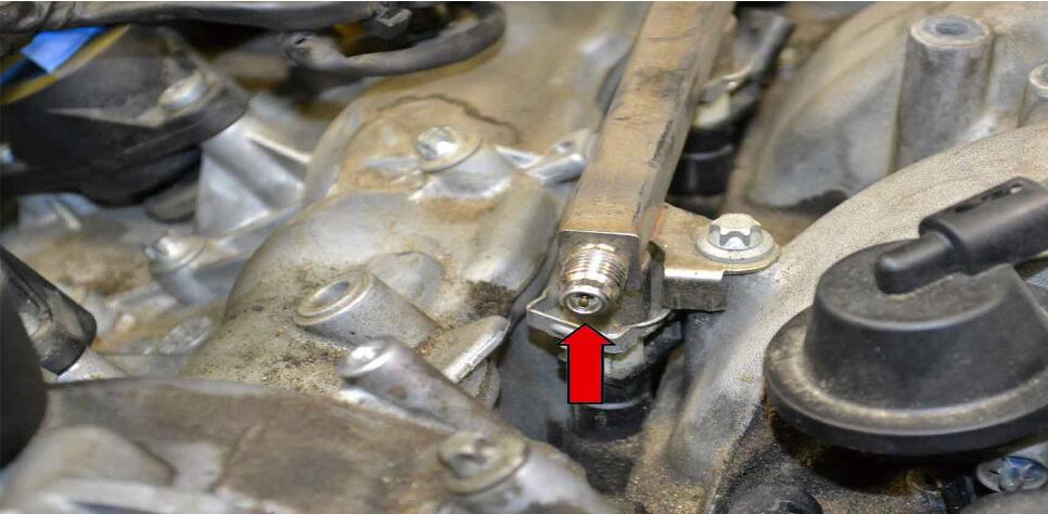 How to Replace Fuel Injector for Benz C350