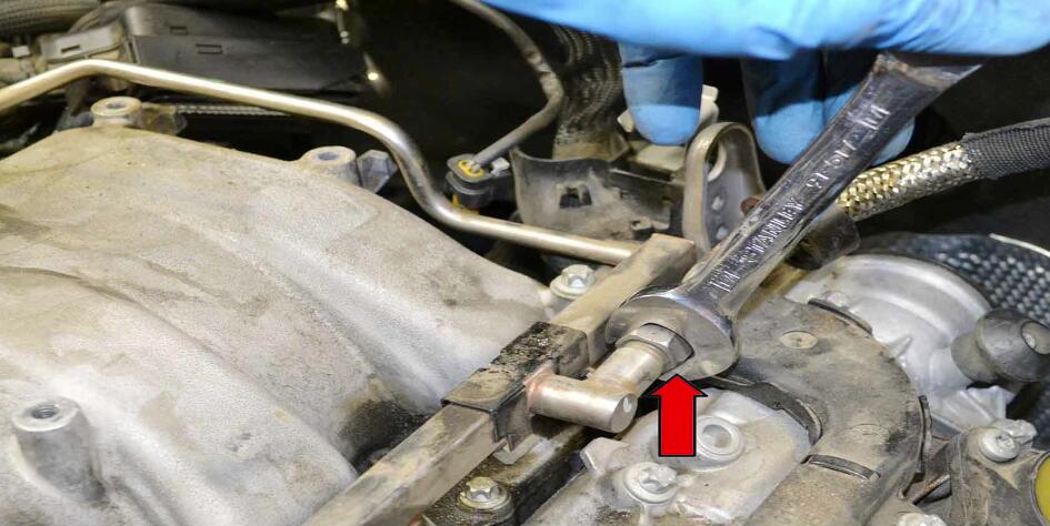 How to Replace Fuel Injector for Benz C350