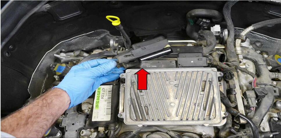 How to Replace Fuel Injector for Benz C350