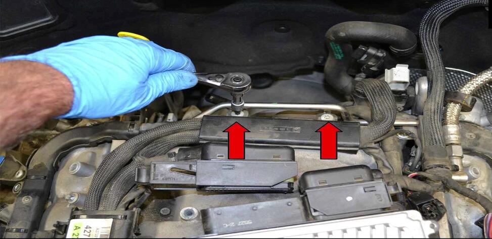 How to Replace Fuel Injector for Benz C350