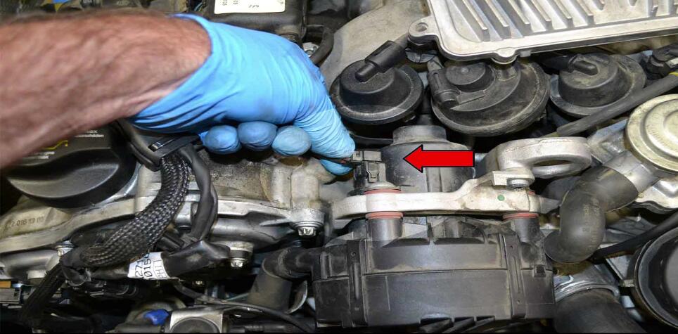 How to Replace Fuel Injector for Benz C350