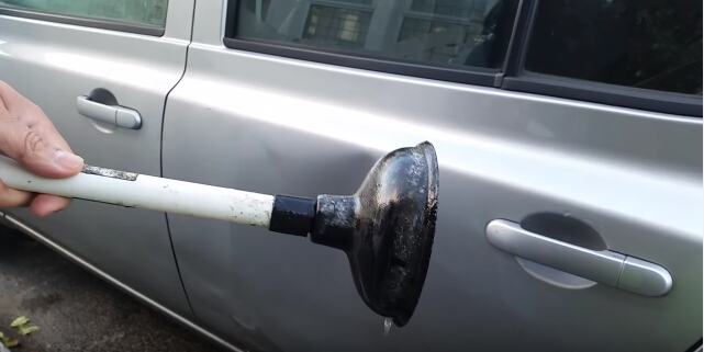 Remove car dent by boiling water and plunger