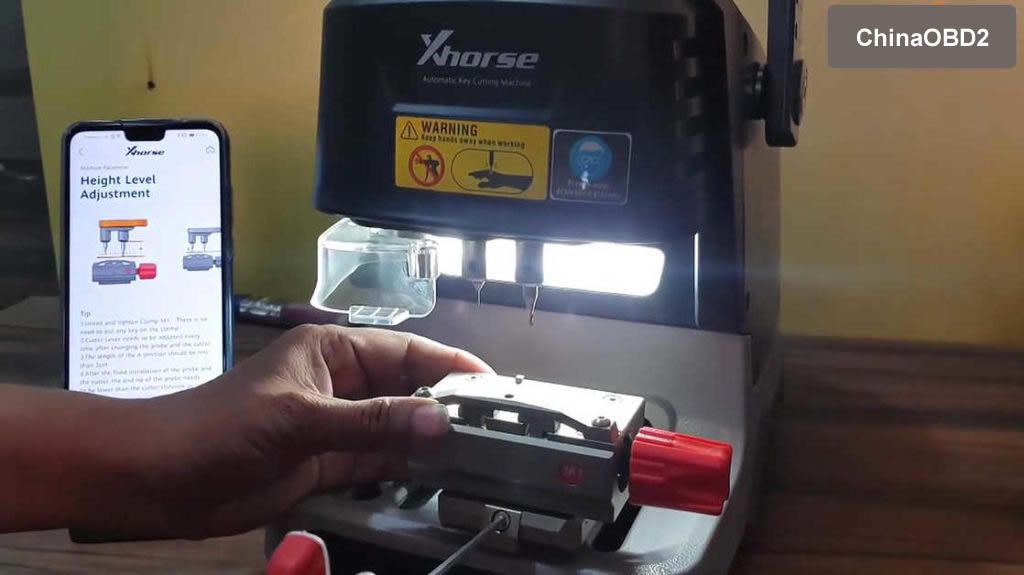 How to calibrate Xhorse Dolphin key cutting machine