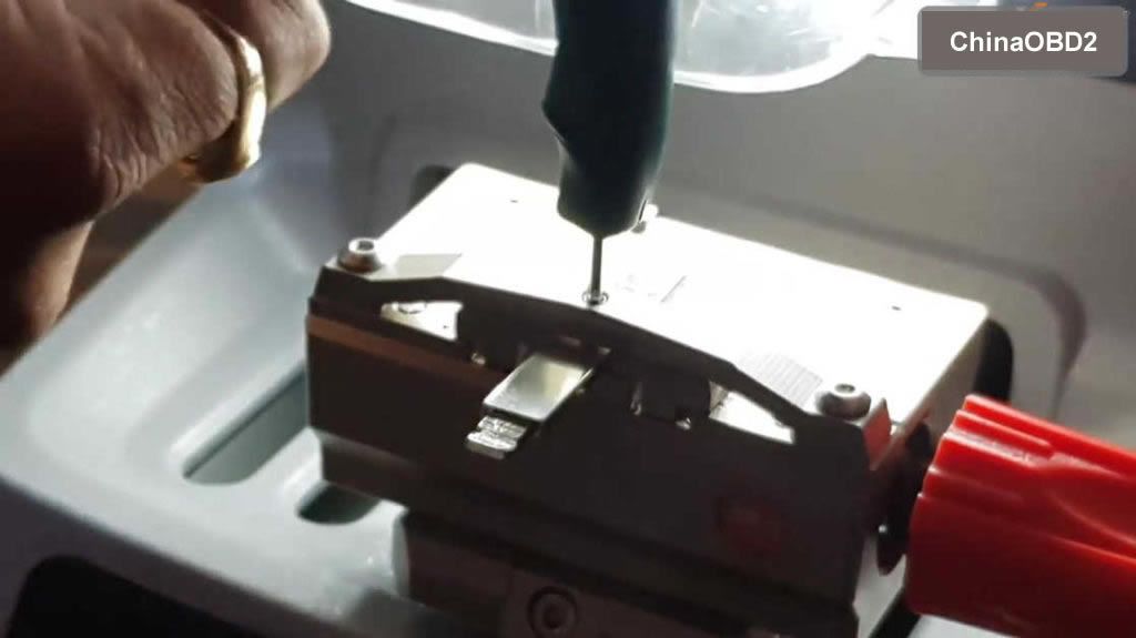 How to calibrate Xhorse Dolphin key cutting machine