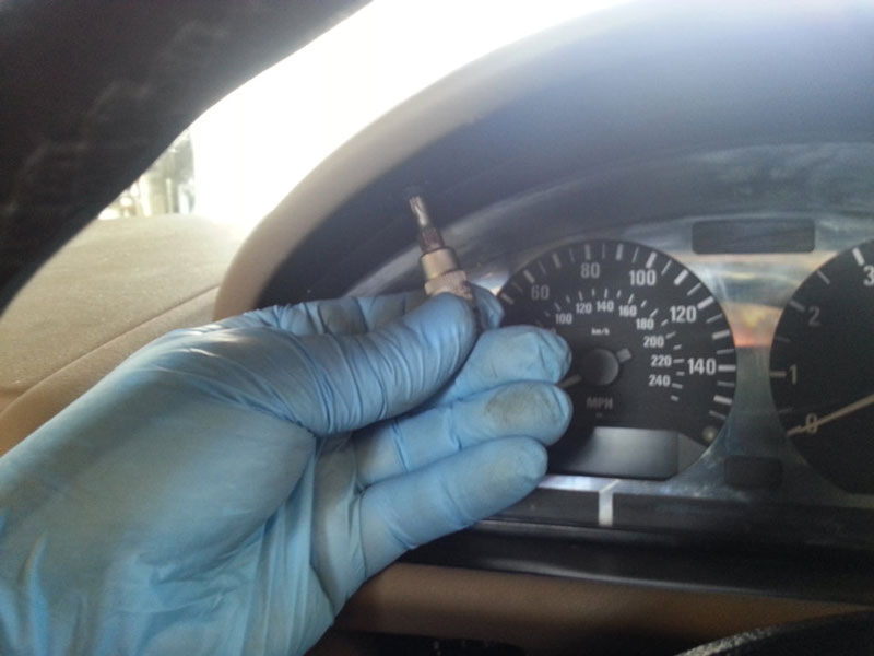 How to Remove and Disassemble Instrument Cluster for BMW Z3