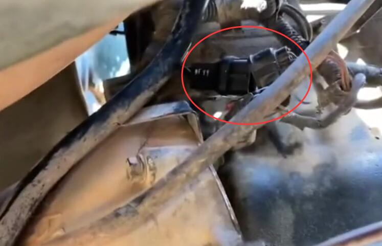 How-to-Install-Crank-Position-Sensor-on-2000-Jeep-Wrangler-TJ-6