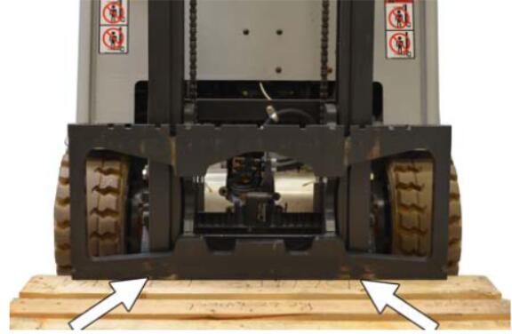 How-to-Remove-Install-Fork-Carriage-for-Still-RX20-Forklift-4