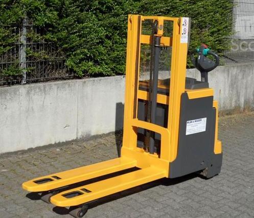 How-to-Remove-and-Install-Battery-for-Jungheinrich-EJD-220-Forklift-1