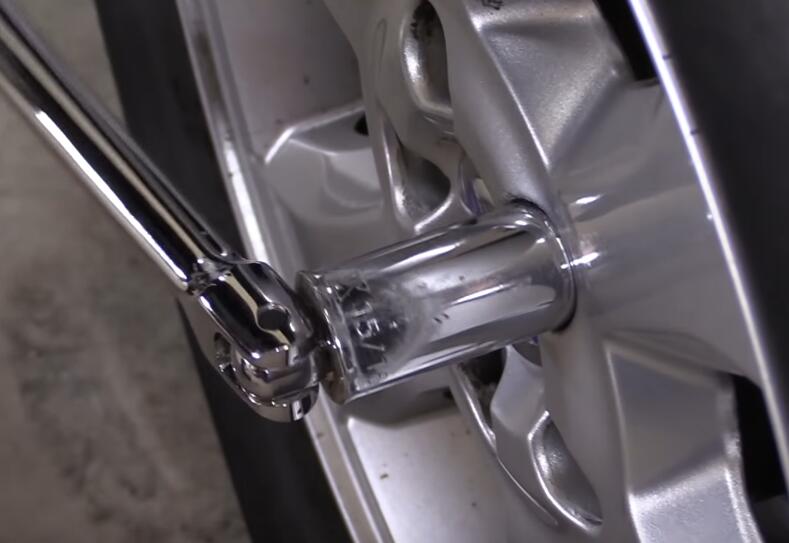 How-to-Remove-the-Locking-Lug-Nuts-without-Key-for-2008-Volvo-XC70-6