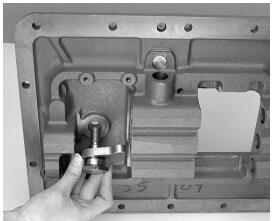 How to Disassemble the Standard Shift Bar Housing for Eaton Heavy Duty Transmission (9)