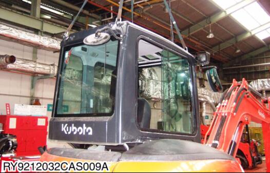Kubota U48-4 and U55-4 Excavator Cabin Remove and Mounting (8)